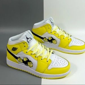 dynamic yellow jordan 1’s